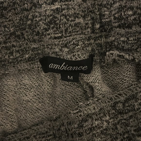 Drawstring shorts w/pockets - Picture 2 of 3